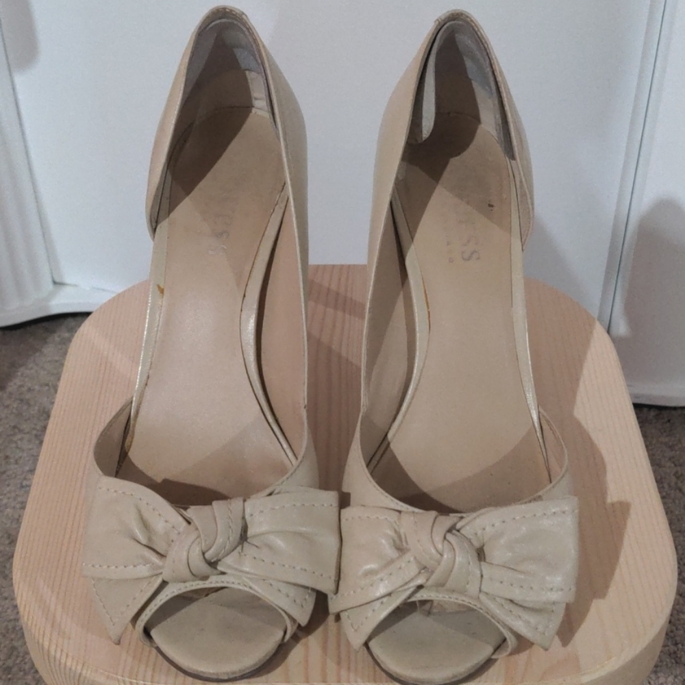 Leather peep toe sandal with wooden heel